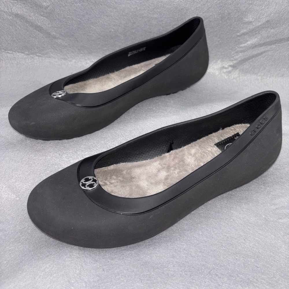 Crocs Mammoth Black Ballet Flats Beige Faux Fur Lined Women's Size 8 Medallion‎